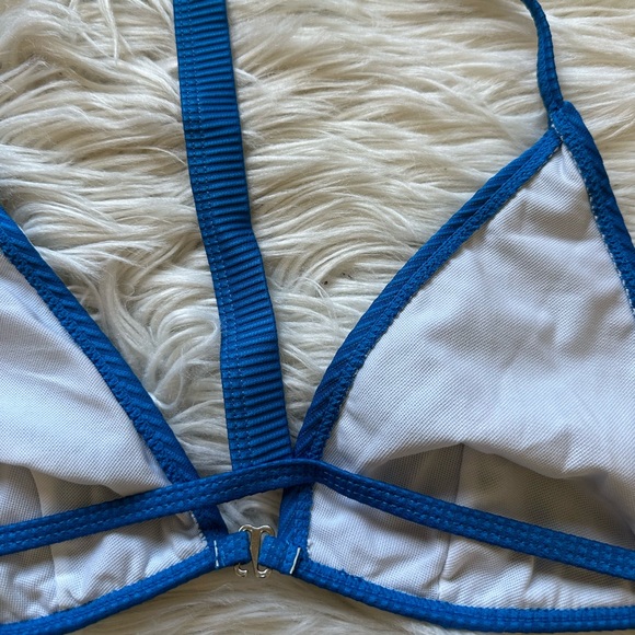 Missguided front clasp bikini top - Picture 10 of 11
